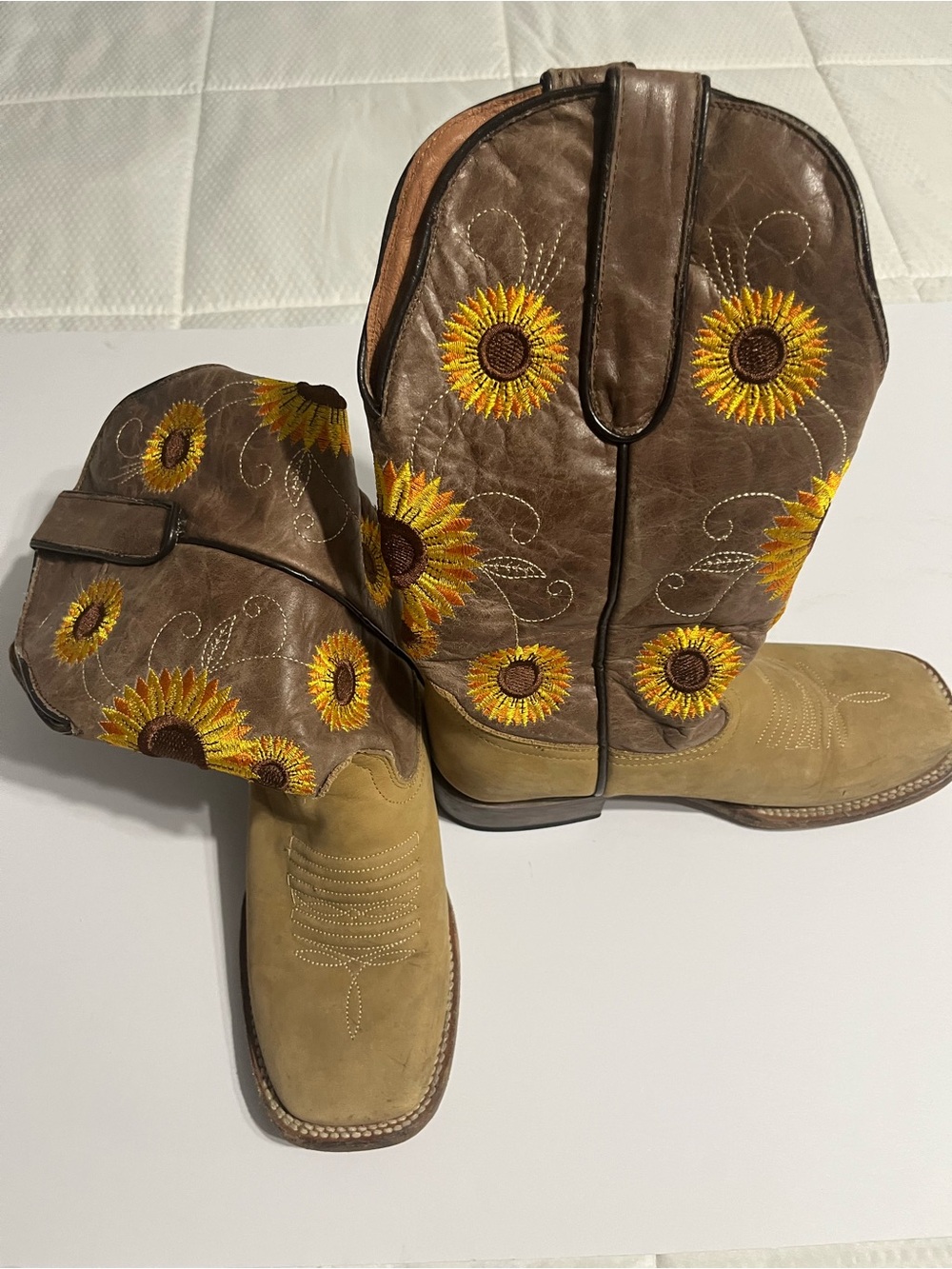 Sunflower Embroidered Western Heeled Boots - Brown/Tan 6.5